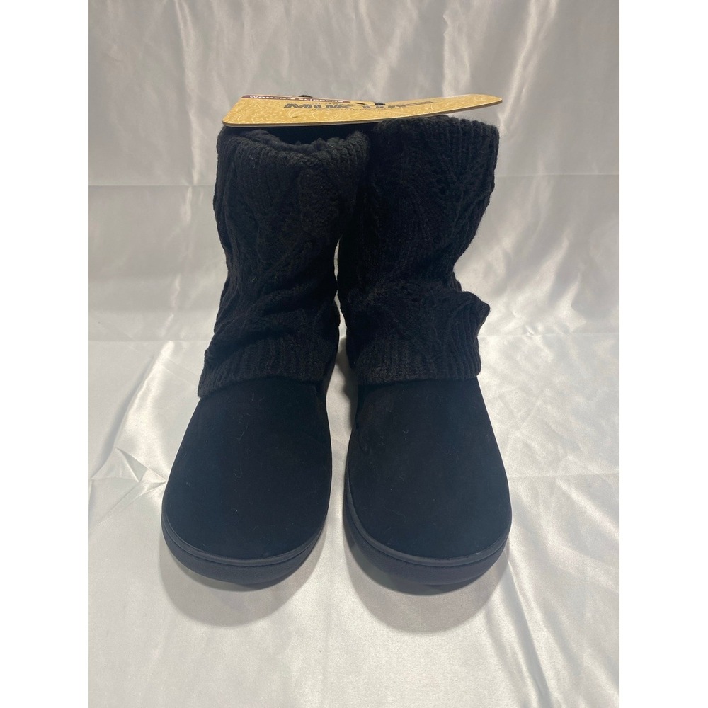 Womens Muk Luks black slippers Size Large (9-19)